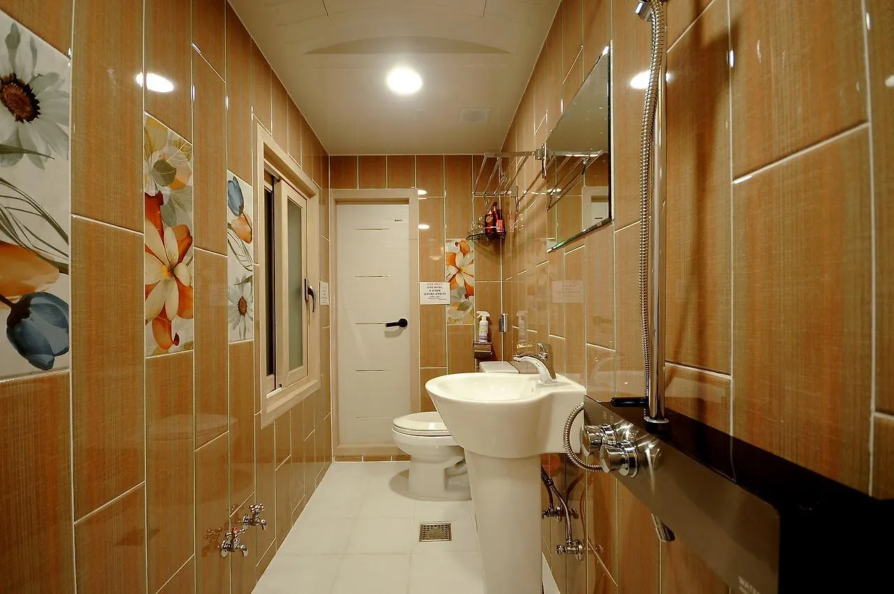 Family Hotel Bnb Busan 2*,